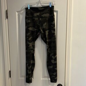 lululemon athletica Women's Camo High-Rise Leggings - Olive/Black sz 10